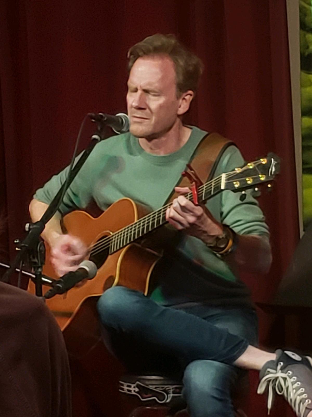 rupert wates playing guitar